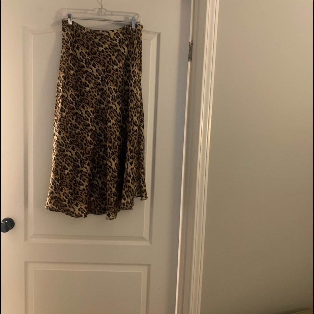 Leopard midi skirt with side side zipper and slits